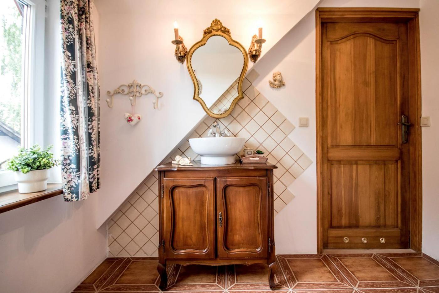 Dom Pod Skrzydlami Bed & Breakfast Gawliki Wielkie Ngoại thất bức ảnh